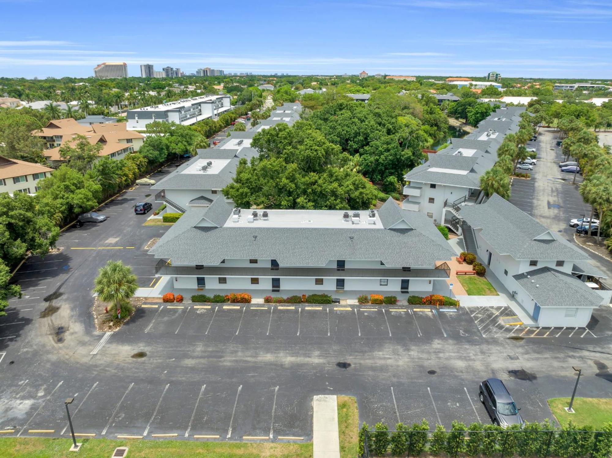 Park Shore Resort By Mike Z Rentals (Adults Only) North North Naples Exterior foto
