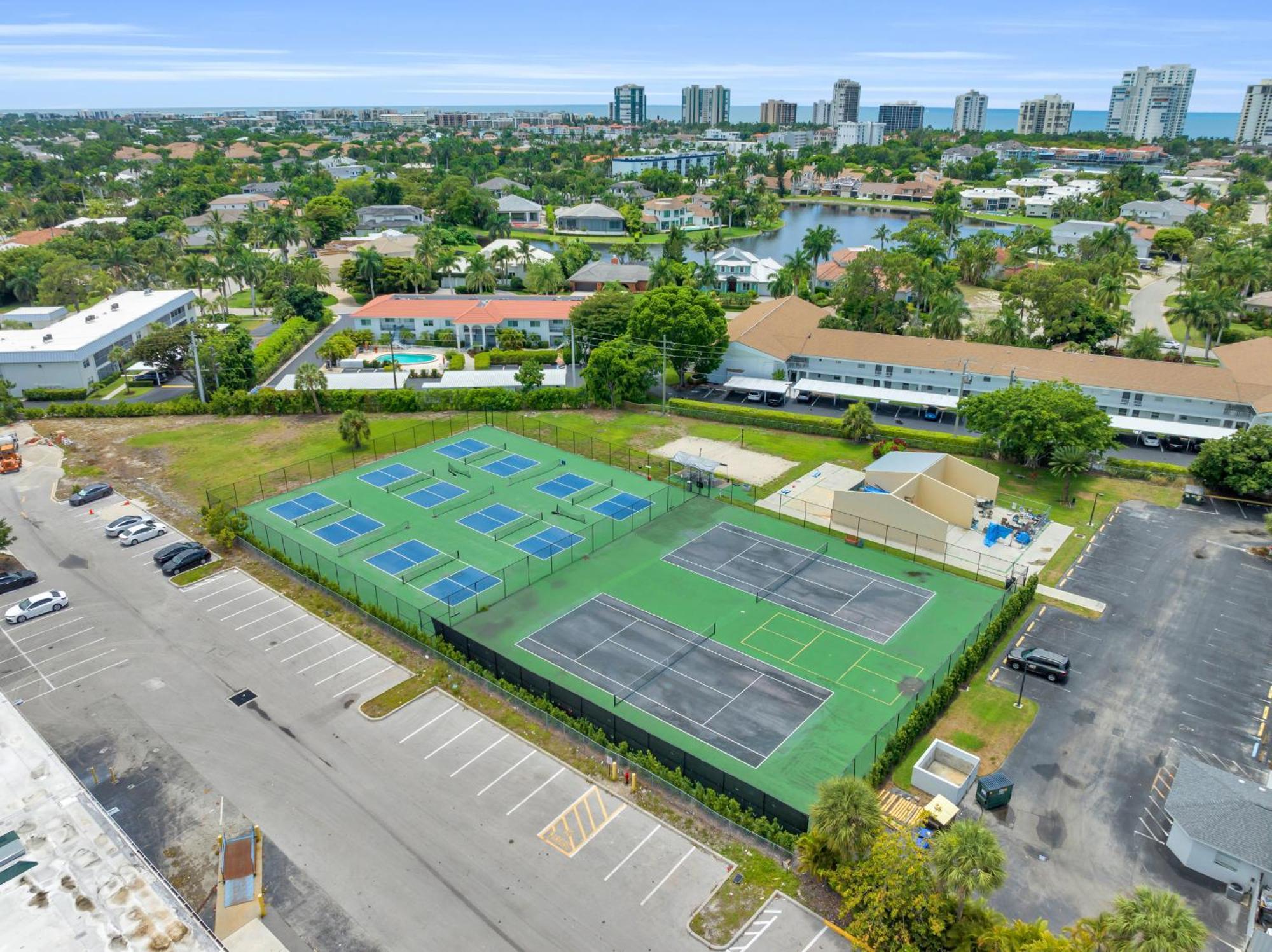 Park Shore Resort By Mike Z Rentals (Adults Only) North North Naples Exterior foto